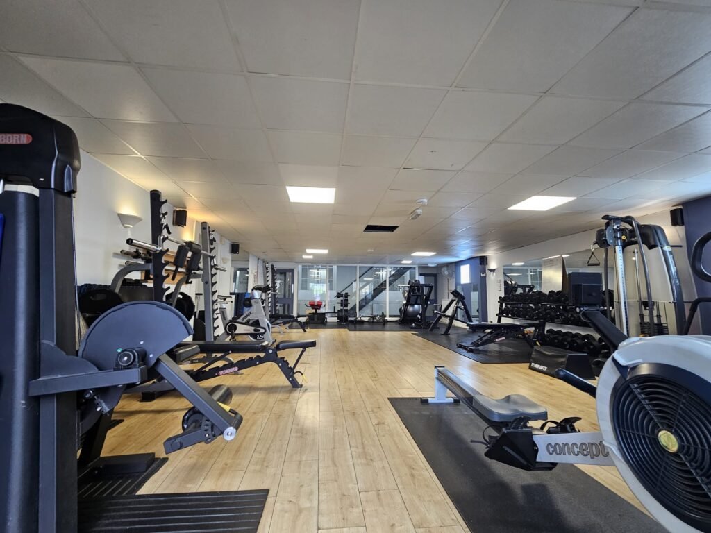 1efeeee4-88a6-4e25-8b98-bd4adda5a265 a gym room with a variety of exercise equipment at gibson studios